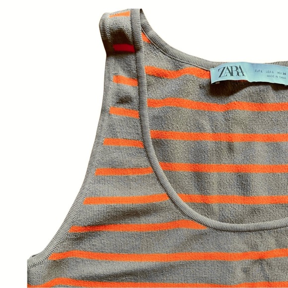 NWOT ! Sleeveless stripped top - Picture 7 of 7